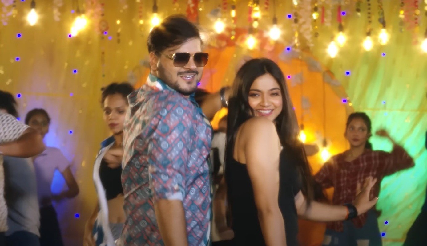 शिवानी - आस्था के साथ अरविंद अकेला कल्लू का धमाल, गाना "पगली हँसातिया" हुआ वायरल