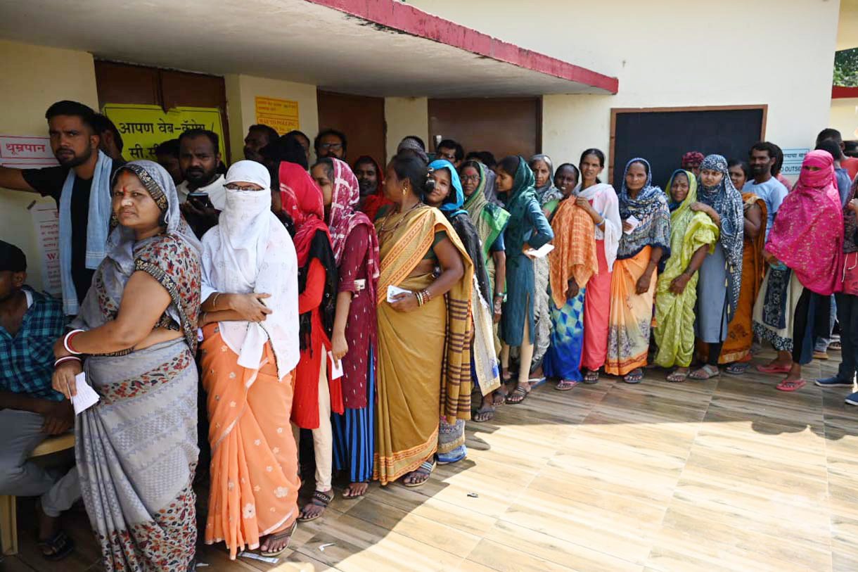 लोक सभा चुनाव में शाम पांच बजे तक करीब 60 प्रतिशत मतदान