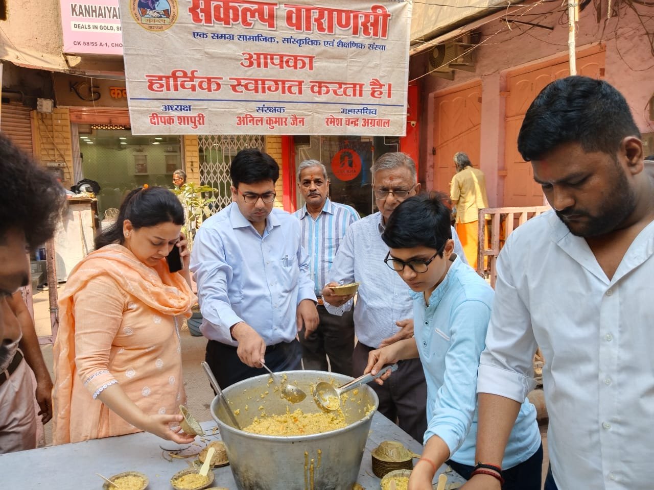 संकल्प अन्नक्षेत्र ने श्री संकटमोचन हनुमान जी को लगाया भोग , किया प्रसाद वितरण