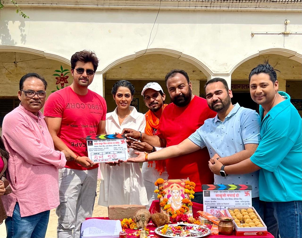 भोजपुरी फिटनेस आईकॉन विक्रांत सिंह राजपूत की फिल्म "सास ससुर बिना अंगना ना सोहे" का हुआ भव्य मुहूर्त