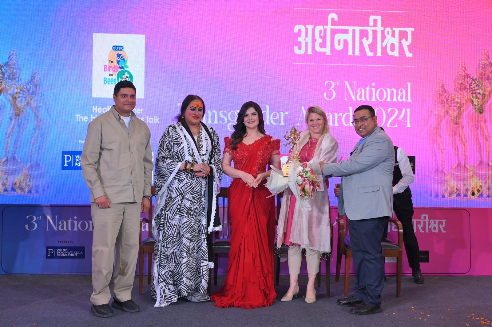 ज़रीन खान ने तीसरे नेशनल ट्रांसजेंडर अवॉर्ड का उद्घाटन किया, समावेशिता के महत्व को उजागर किया