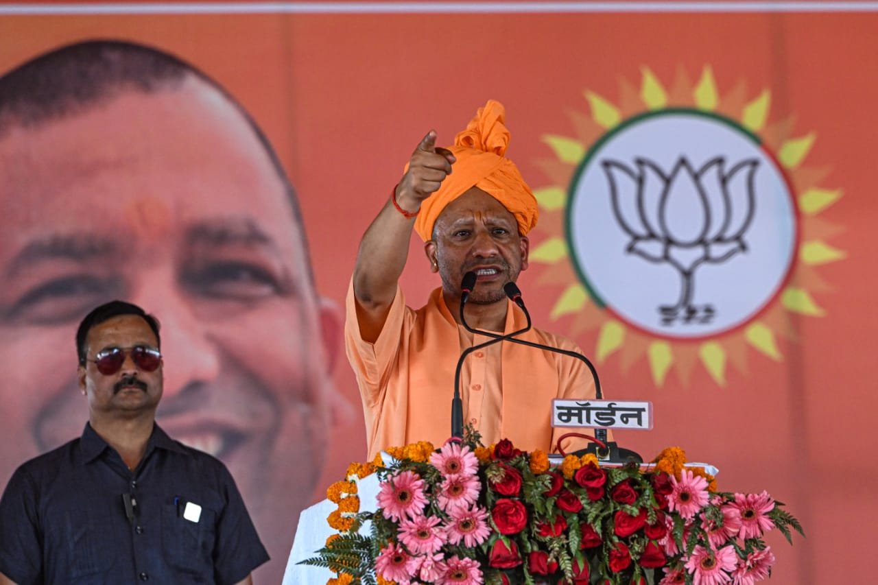 गरीबों को भूखों मारती थी और आतंकवादियों को बिरयानी खिलाती थी कांग्रेसः सीएम योगी