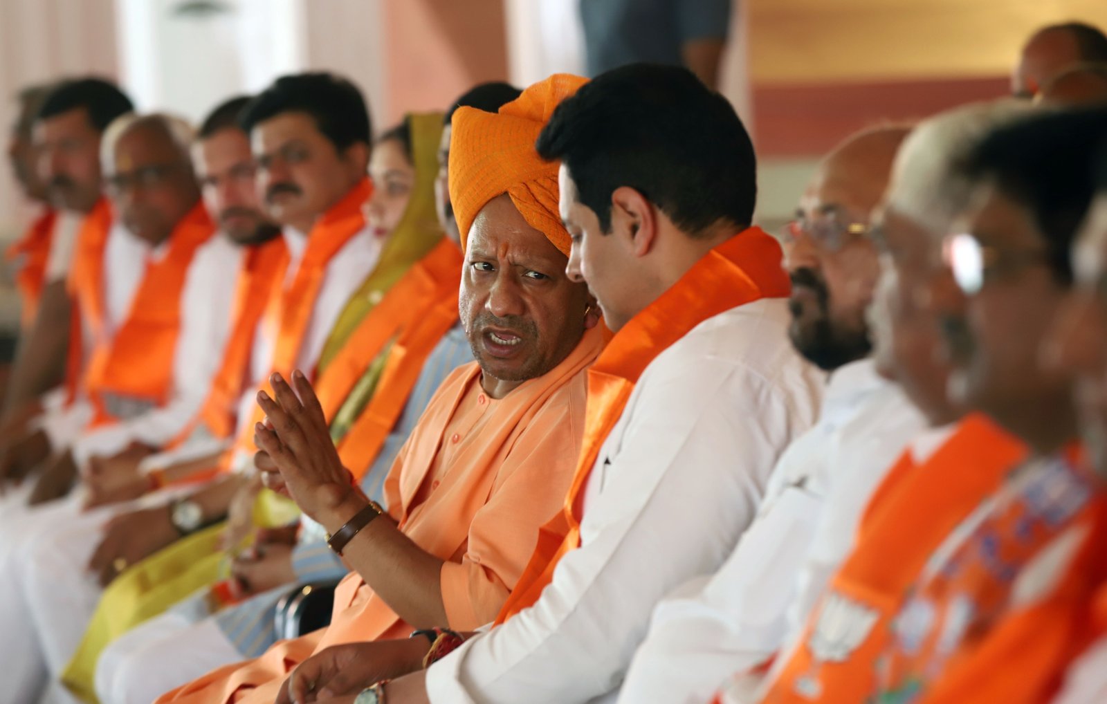 फतवों के जरिए अव्यवस्था और अराजकता फैलाने का काम किया जाता था : सीएम योगी