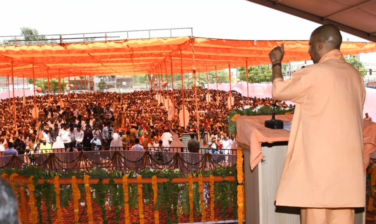 सीएम ने जनता से पूछा- सपा-कांग्रेस के लोग क्या माफिया से निपट पाएंगे, आंवला के लोगों ने कहा-नहीं