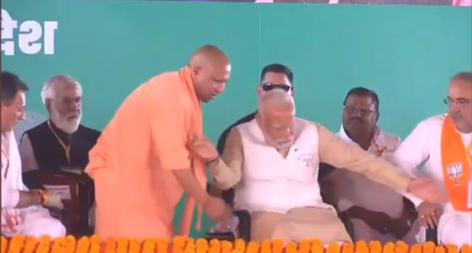 योगी की शालीनता और मोदी की विनम्रता ने जीता लोगों का दिल