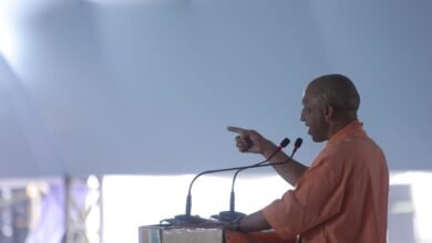 दंगा करने वालों को पता है यूपी में उलटा लटका दिये जाएंगे : योगी आदित्यनाथ