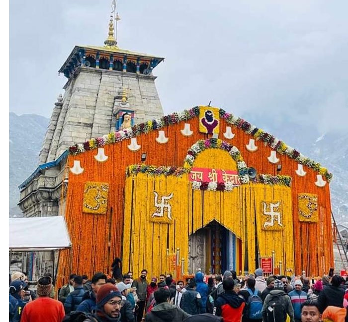 ग्यारहवें ज्योर्तिलिंग केदारनाथ धाम के कपाट खुले, हेलीकॉप्‍टर से हुई पुष्‍पवर्षा