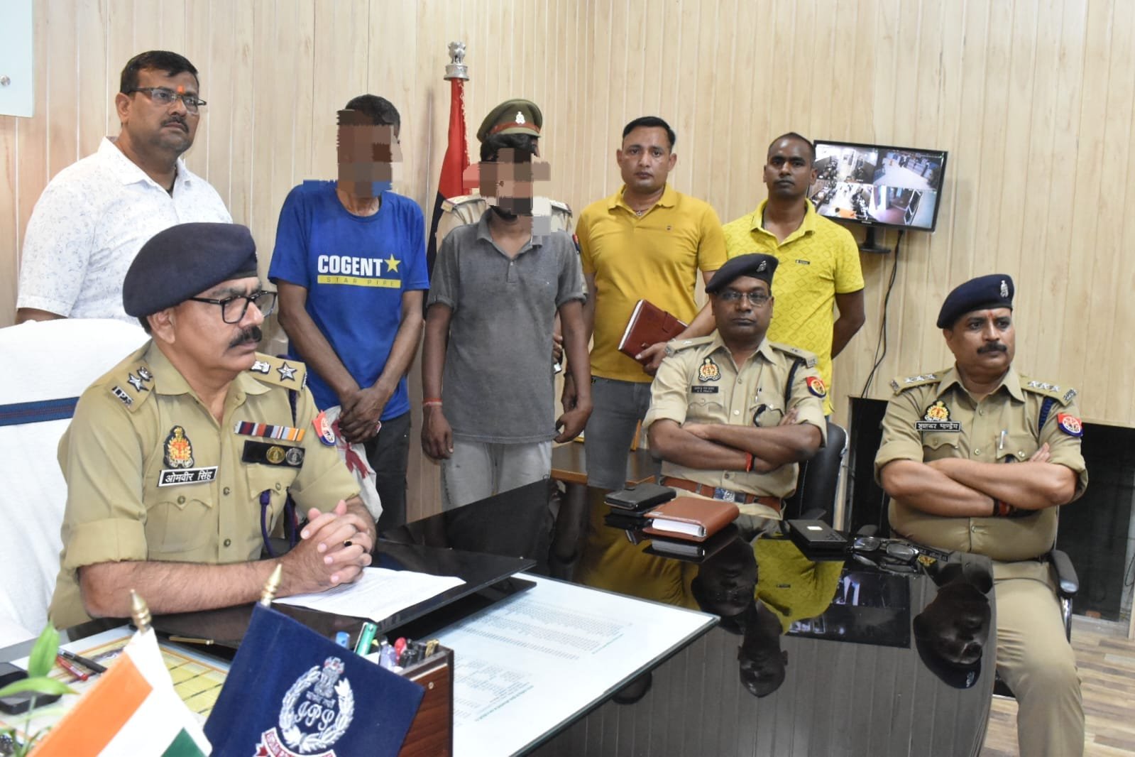 गाजीपुर:दो अन्तर्राज्यीय तस्करों से बीस लाख से अधिक मूल्य का गांजा बरामद
