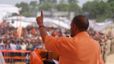 बोले, पाकिस्तान की जय-जय करने वाले भारत पर बोझ मत बनें