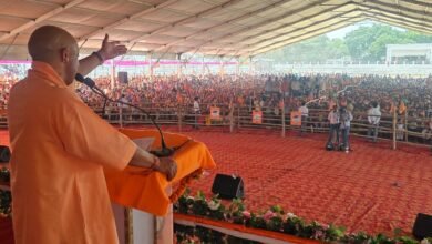 बोले योगी, कांग्रेस और सपा देश को बांटने की साजिश रच रही