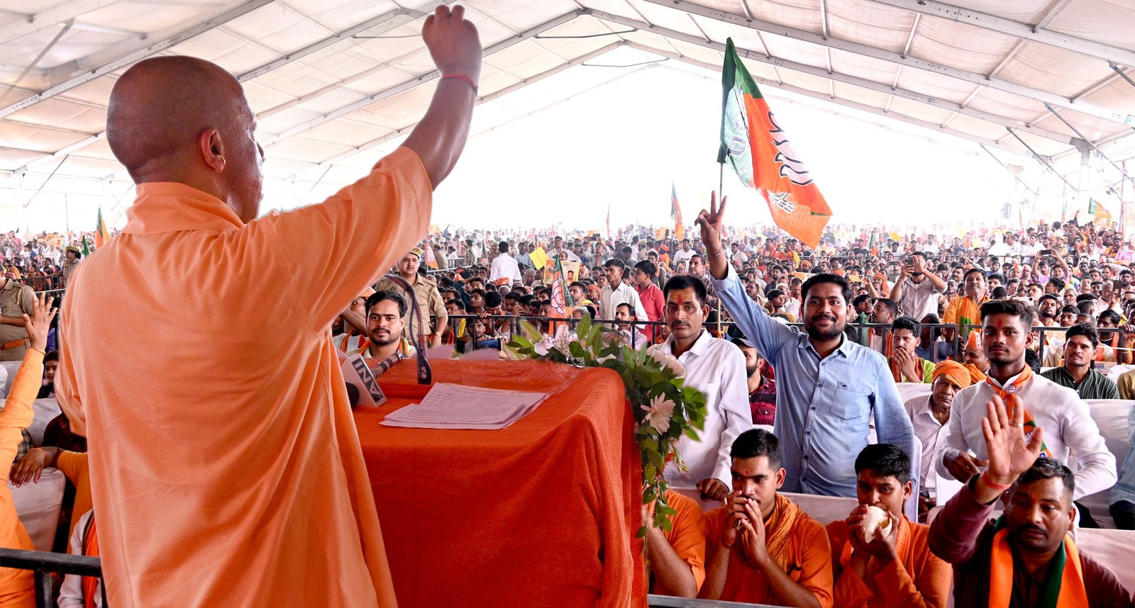 मोदी लहर अब सुनामी बन चुकी है : योगी आदित्यनाथ