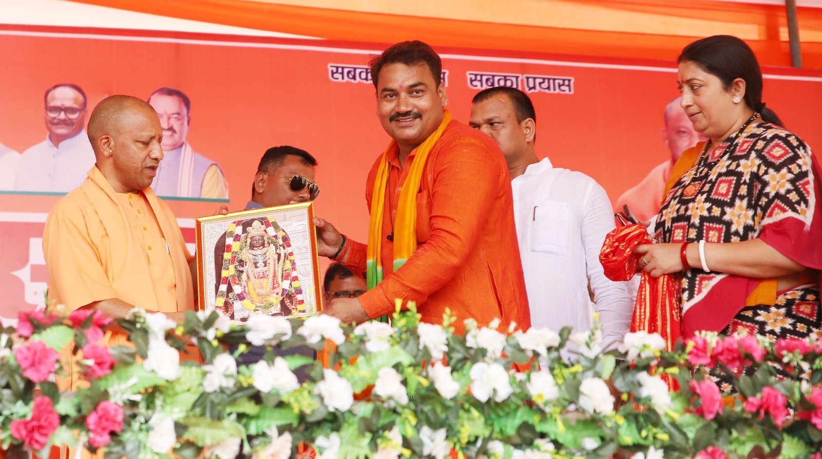 अमेठी की बनी राइफल एके 203 से थर्राता है पाकिस्तान: सीएम योगी