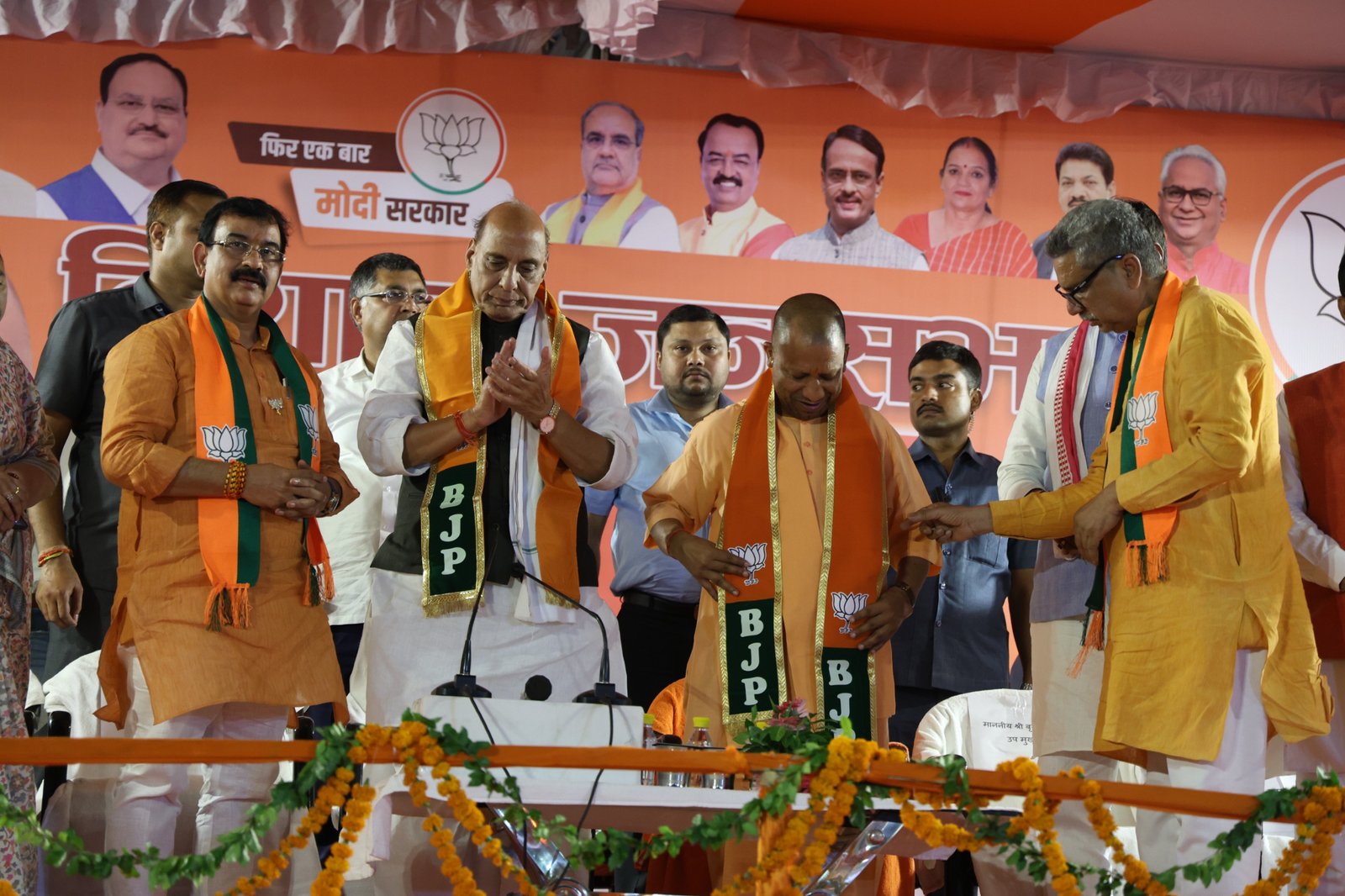 सीएम योगी के नेतृत्व में प्रदेश की कानून व्यवस्था काफी सुदृढ़ हुई : राजनाथ सिंह