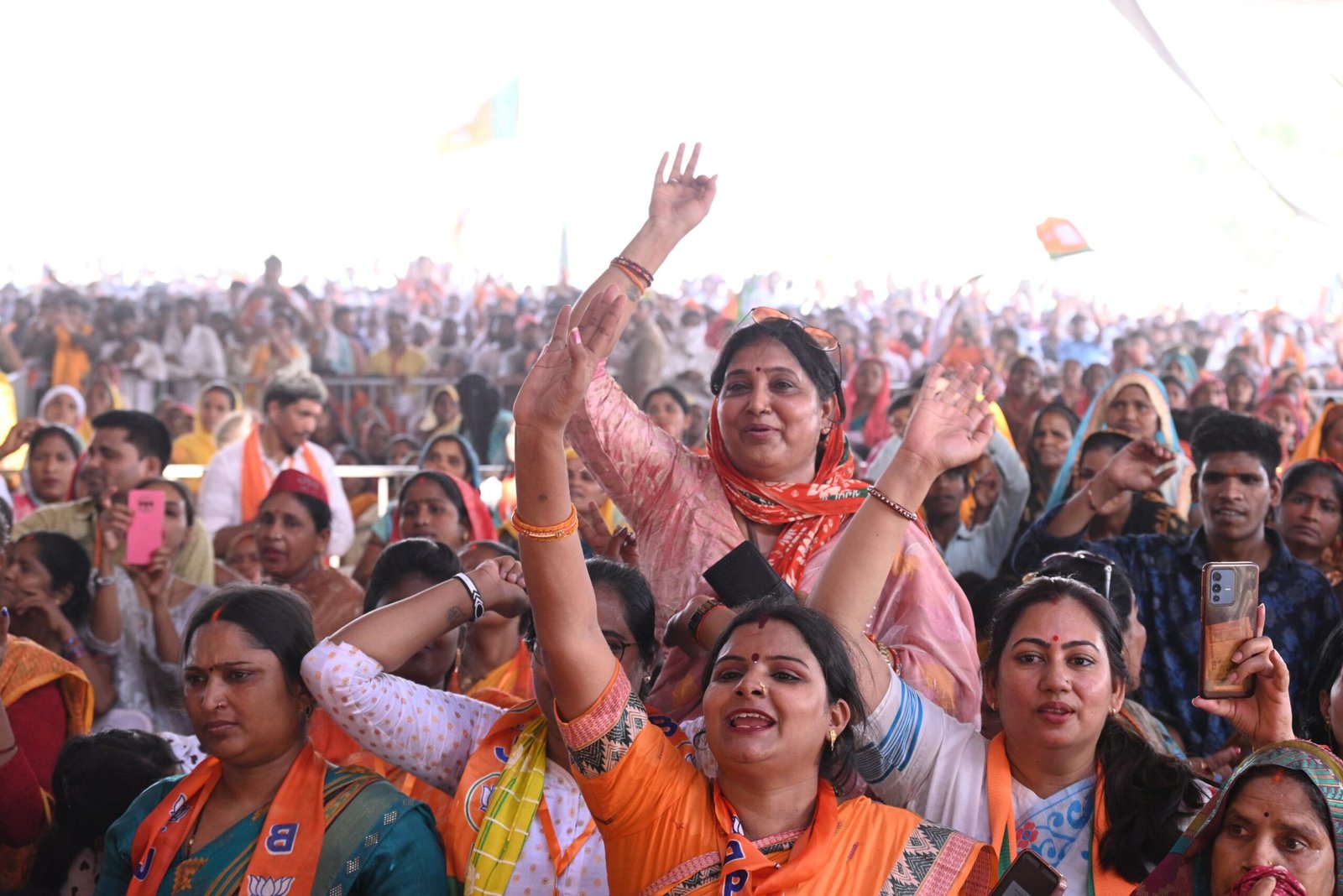 गरीब की मौत पर समाजवादी पार्टी की मर जाती है संवेदनाएं, माफिया को बनाते हैं अपने गले का हार