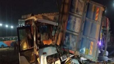 शाहजहांपुर में श्रद्धालुओं से भरी बस पर पलटी ट्रक, 12 लोगों की मौत