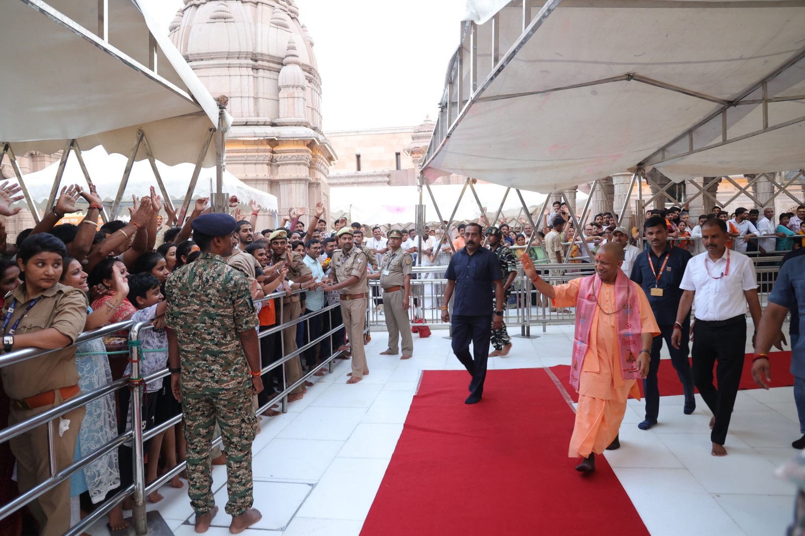 मुख्यमंत्री ने किया काशी विश्वनाथ व काल भैरव का दर्शन