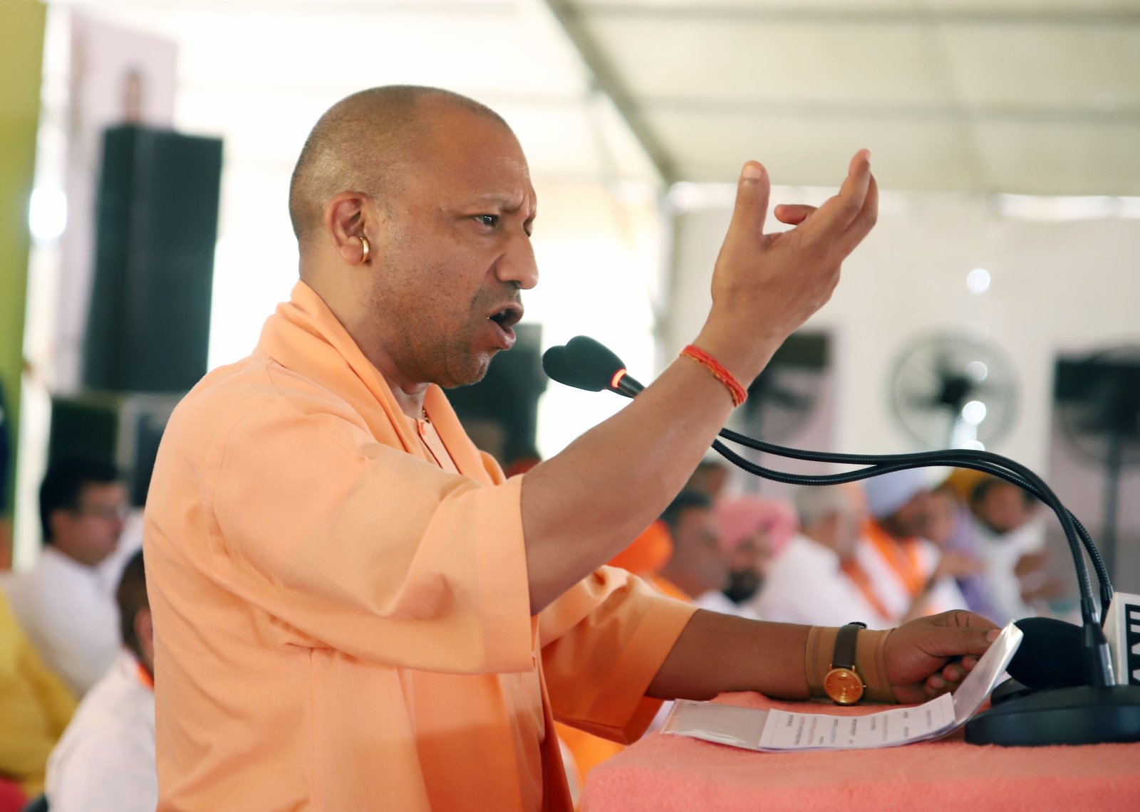 कांग्रेस के समय रिमोट से सरकार चलती थी, 'आप' के समय जेल सेः योगी