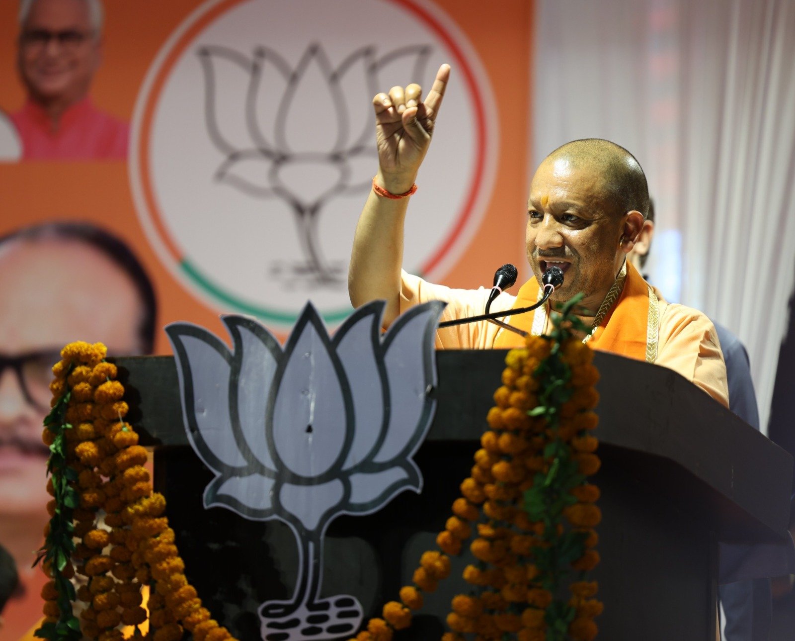 केजरीवाल पर साधा निशाना, कहा- मेरे नहीं अपने और अपनी पार्टी के बारे में करें भविष्यवाणी