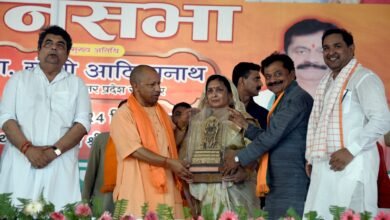 सीएम गरजे, दुनिया वालों लोकतंत्र कैसा होता है, यह हाटा में आकर देखो