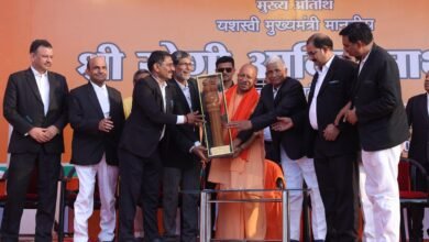 धिवक्ताओं के लिए मोदी समर्पित, मोदी के लिए अधिवक्ताः योगी