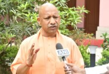 उत्तर प्रदेश के मुख्यमंत्री योगी आदित्यनाथ ने दीपावली से पहले राज्य कर्मचारियों को बड़ा तोहफ़ा दिया है। सरकार ने वित्तीय वर्ष 2024-25 के लिए ₹6,908 बोनस देने का निर्णय लिया है, जिससे 14.82 लाख कर्मचारी लाभान्वित होंगे। इस पर 1,022 करोड़ का व्यय अनुमानित है। मुख्यमंत्री ने कहा कि यह कदम कर्मचारियों के समर्पण का सम्मान है और इससे शासन-प्रशासन में नई ऊर्जा का संचार होगा।