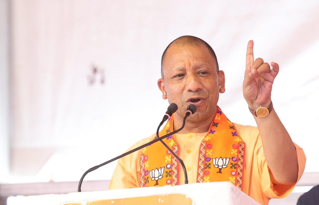 गरजे योगी- औरंगजेब की आत्मा हो गई दफन, भाजपा इसे फिर जीवित नहीं होने देगी