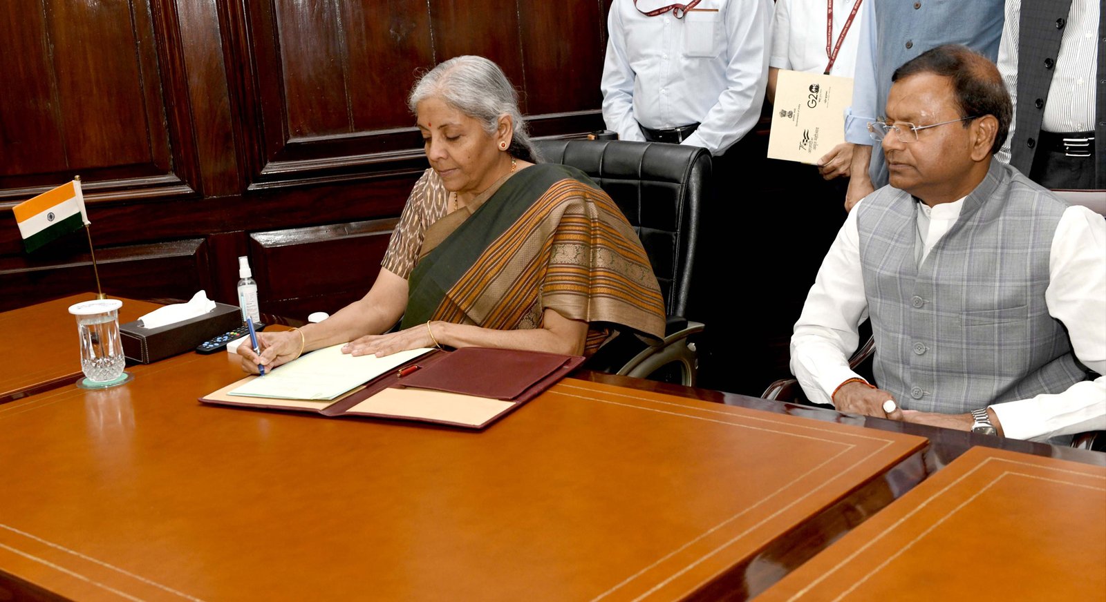 सीतारमण लगातार सातवां बजट पेश कर बनायेगी रिकार्ड