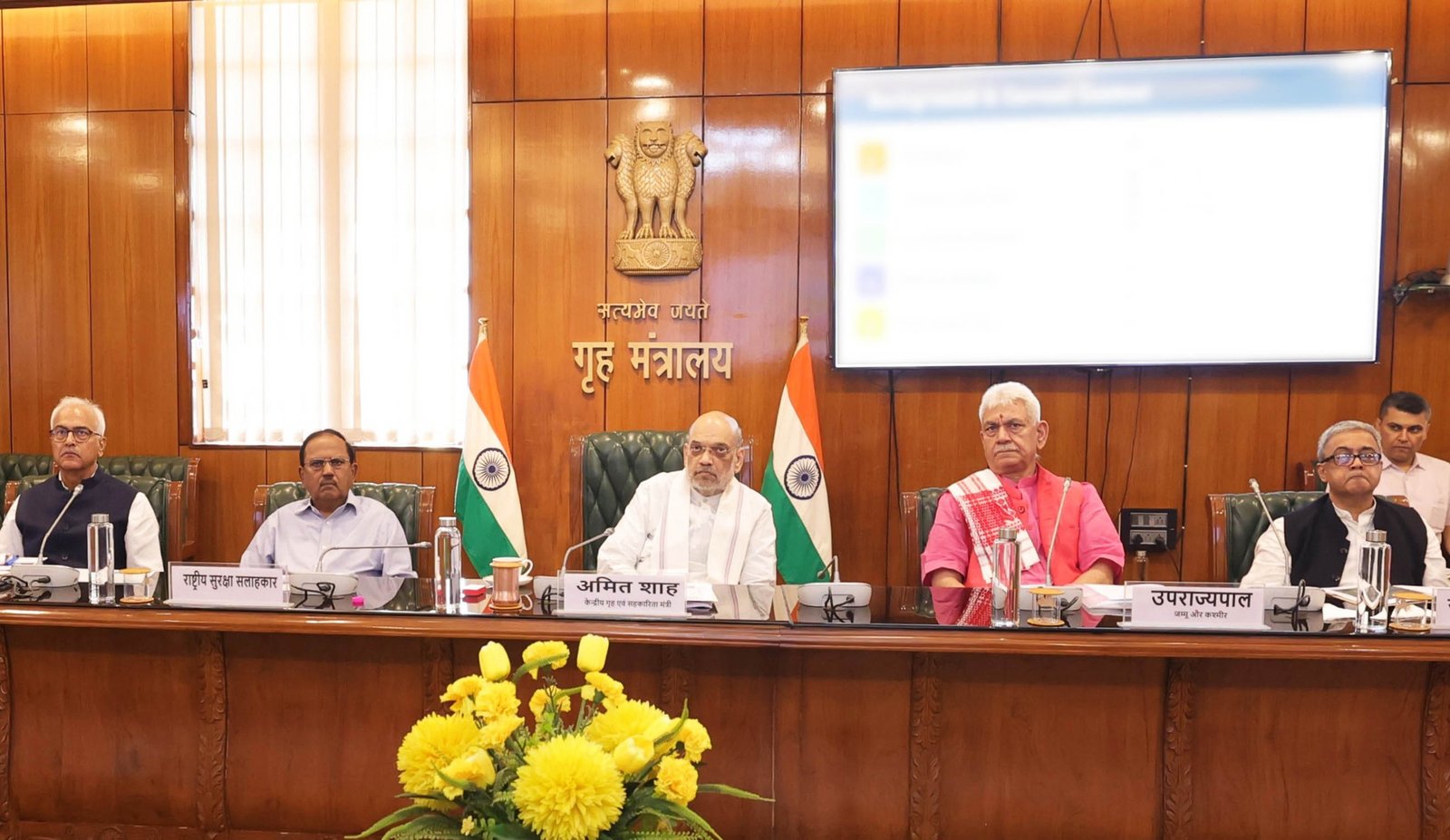 कश्मीर में आतंकवाद छद्म लड़ाई तक सीमित,जड़ से मिटायेगी सरकार : शाह