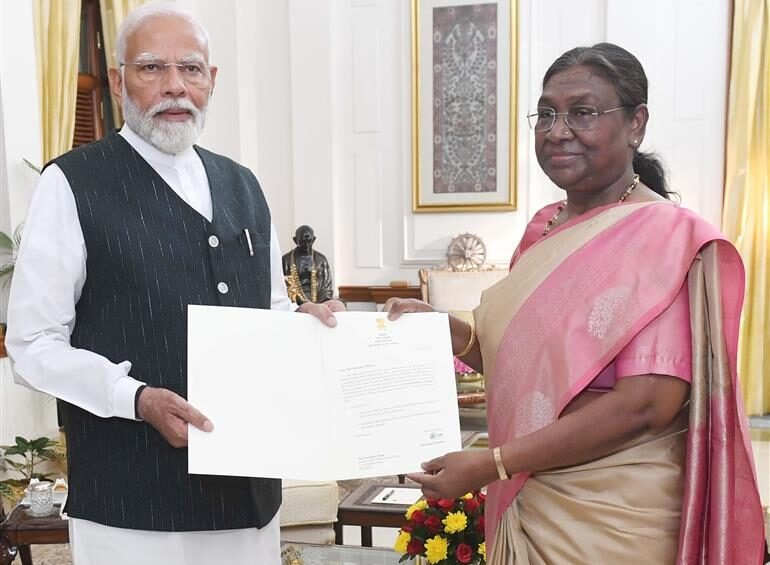 मोदी को राष्ट्रपति से मिली नियुक्ति चिट्ठी , रविवार शाम को लेंगे प्रधानमंत्री पद की शपथ