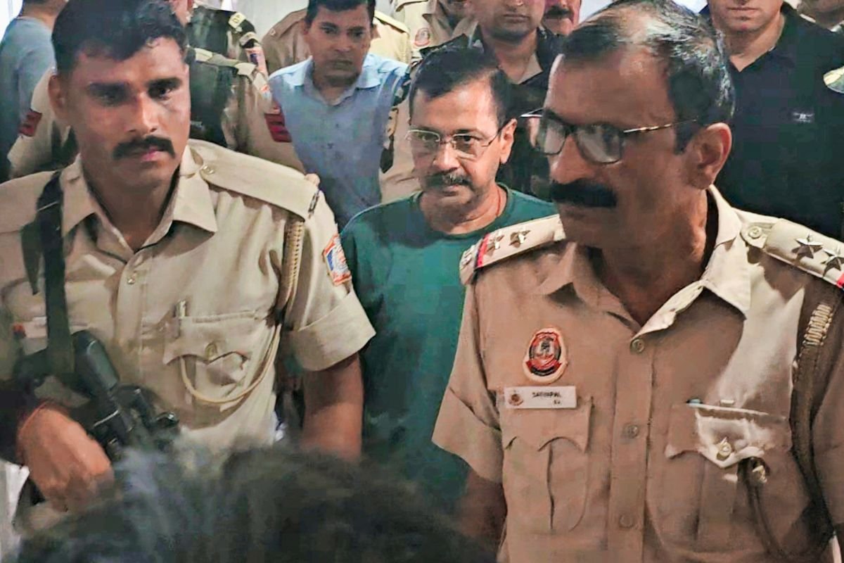 केजरीवाल को विशेष अदालत ने तीन दिनों की सीबीआई हिरासत में भेजा