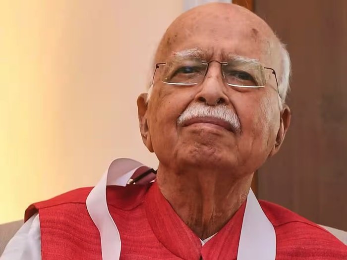 लालकृष्ण आडवाणी को एम्स से मिली छुट्टी