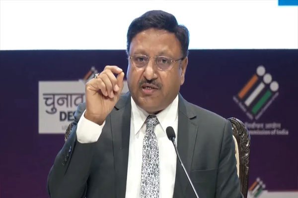 अनर्गल बातों से निपटने के लिये मजबूत व्यवस्था की जरूरत हैः राजीव कुमार