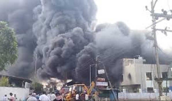 विदिशा में एक केमिकल फैक्ट्री में लगी आग, पाया गया काबू