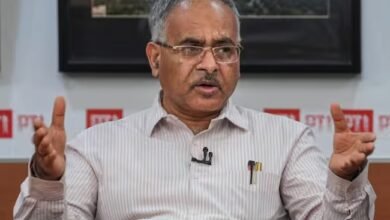 स्कूलों में हिंसा-विध्वंस जैसे पाठ जरूरी नहीं : दिनेश प्रसाद सकलानी