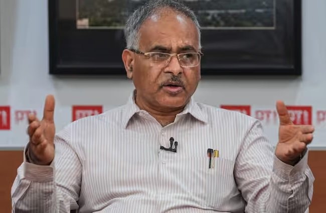 स्कूलों में हिंसा-विध्वंस जैसे पाठ जरूरी नहीं : दिनेश प्रसाद सकलानी