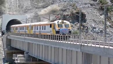 विश्व के सबसे ऊंचे चिनाब रेल पुल पर दौड़ी रेलगाड़ी