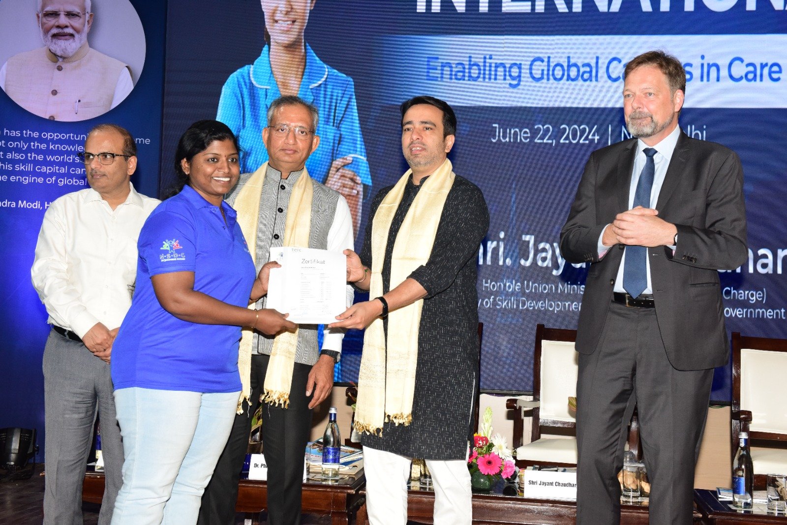 स्किल इंडिया इंटरनेशनल के तहत जर्मन लैंग्वेज ट्रेनिंग प्रोग्राम पूरा करने पर 32 युवा हेल्थकेयर प्रोफेशनल को सम्मानित किया गया