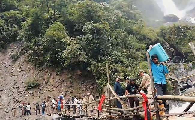 सिक्किम में फंसे 1,447 पर्यटकों की वापसी के साथ निकासी अभियान समाप्त