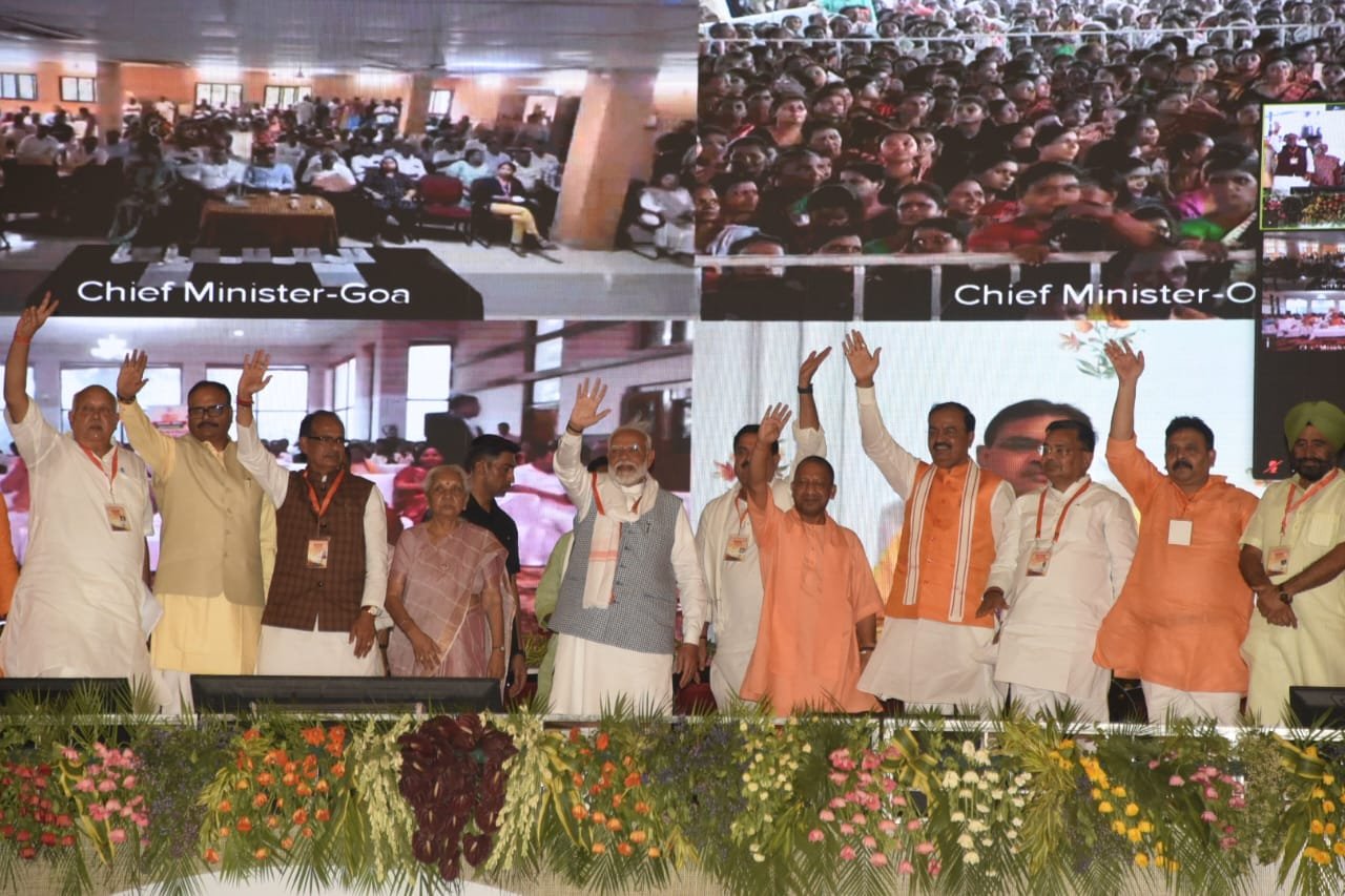 PM addresses Kisan Samman Sammelan in Varanasi