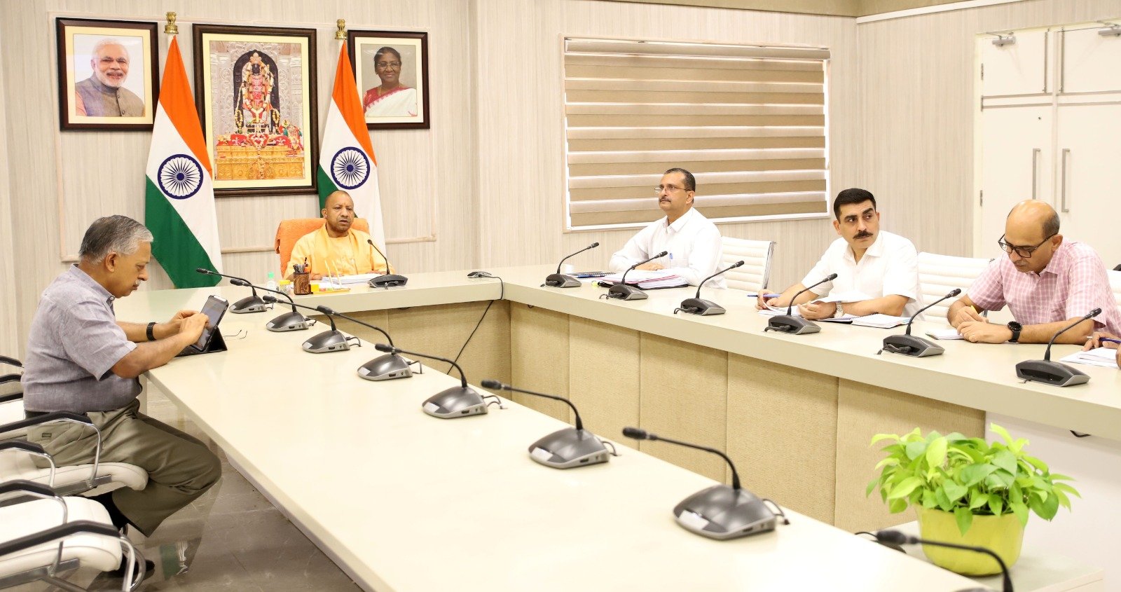 नदियों, पोखरों व अन्य जलाशयों पर अतिक्रमण स्वीकार नहीं, लखनऊ की कुकरैल नदी की तर्ज पर करें कार्यवाही: मुख्यमंत्री