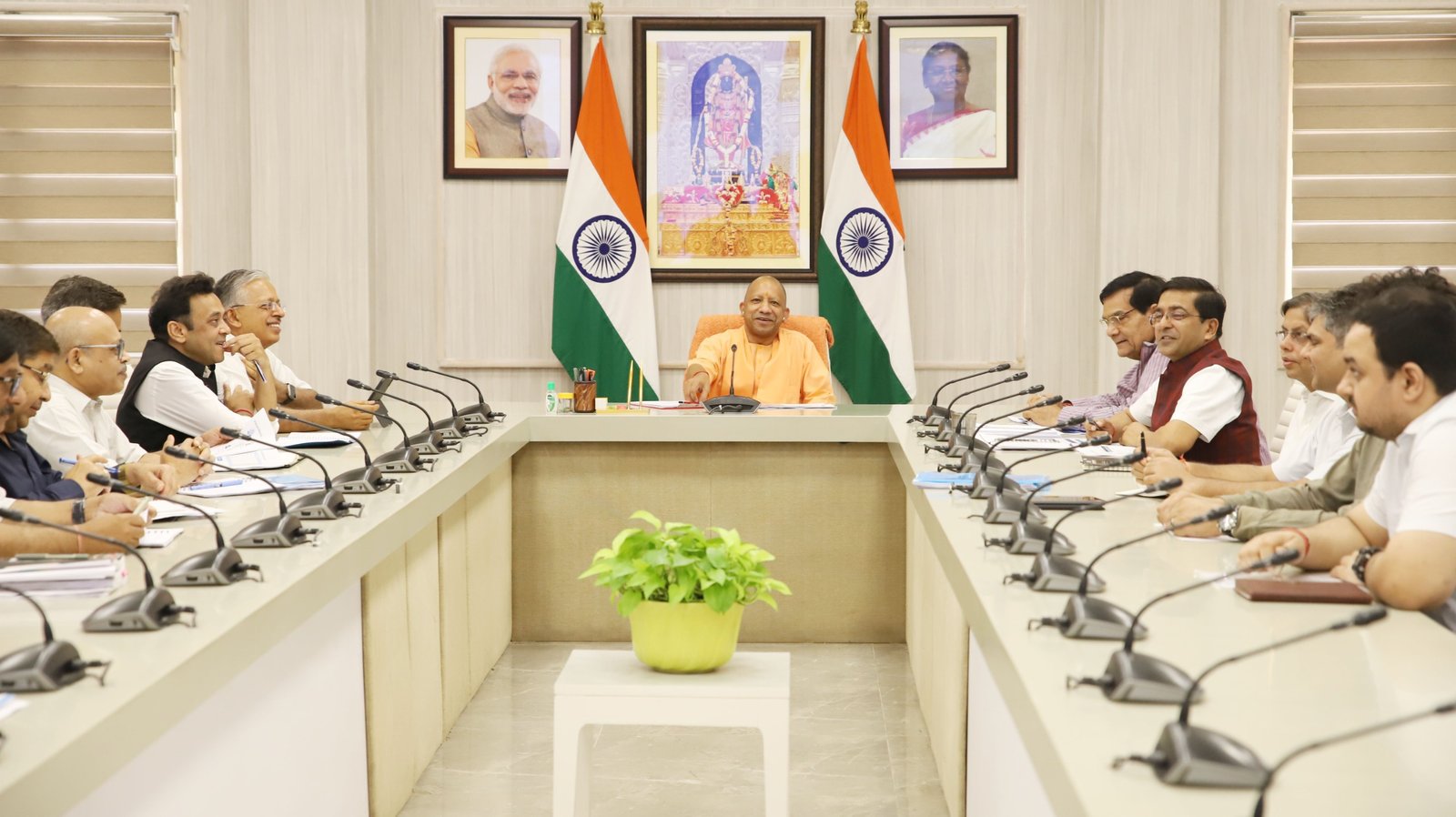 बिजली बिल के नाम पर उपभोक्ताओं को किसी भी सूरत में परेशान न किया जाए : सीएम