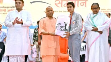 इंदिरा गांधी प्रतिष्ठान में आयोजित मेधावी छात्र सम्मान समारोह को मुख्यमंत्री ने किया संबोधित