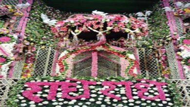 ब्रज के मन्दिरों में फूल बंगला बनाने की मची है होड़