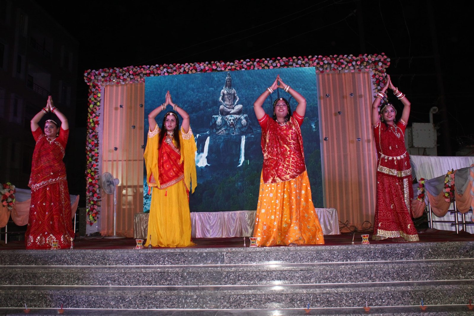 महेश नवमी पर्व हर्षोल्लास के साथ माहेश्वरी भवन में सांस्कृतिक व सम्मान समारोह के साथ हुआ सम्पन्न .महादेव की नगरी काशी, मोक्ष का द्वार पर हुई प्रस्तुति . 