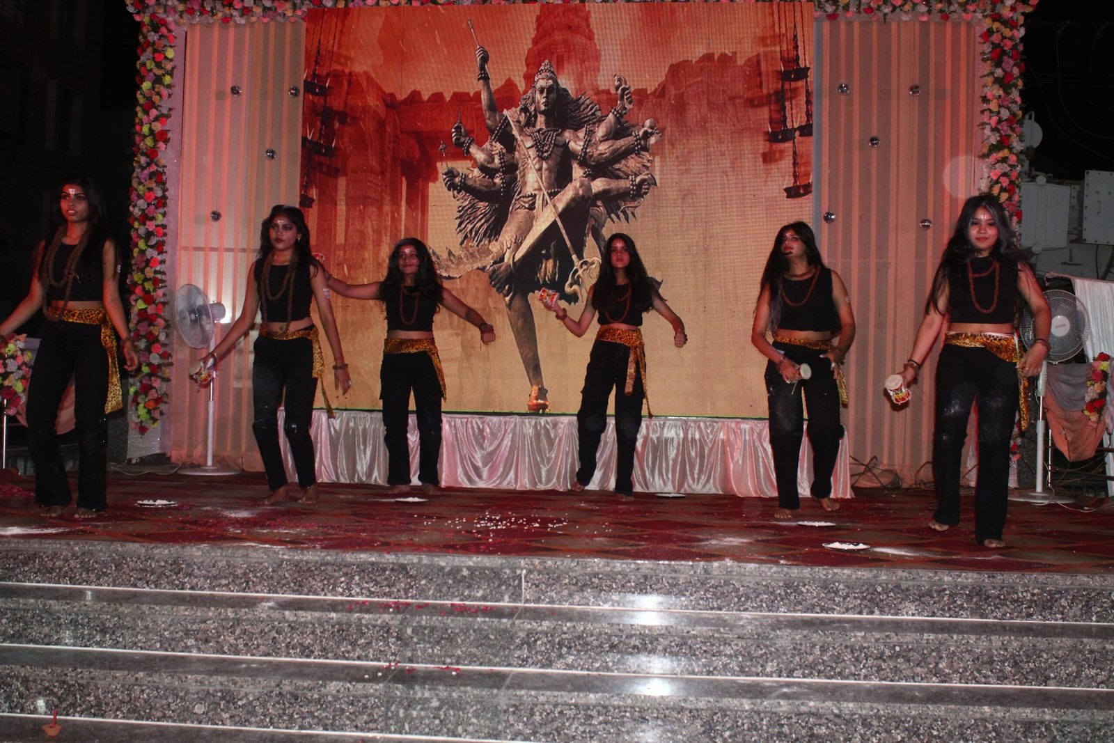 महेश नवमी पर्व हर्षोल्लास के साथ माहेश्वरी भवन में सांस्कृतिक व सम्मान समारोह के साथ हुआ सम्पन्न .महादेव की नगरी काशी, मोक्ष का द्वार पर हुई प्रस्तुति . 