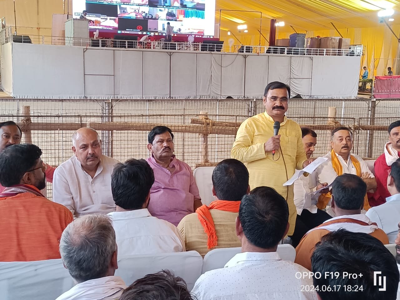 आज भी चला जनजागरण अभियान, किसान सम्मेलन में आने का बांटा गया निमंत्रण.कार्यक्रम स्थल पर हुई व्यवस्था टोली की बैठक.