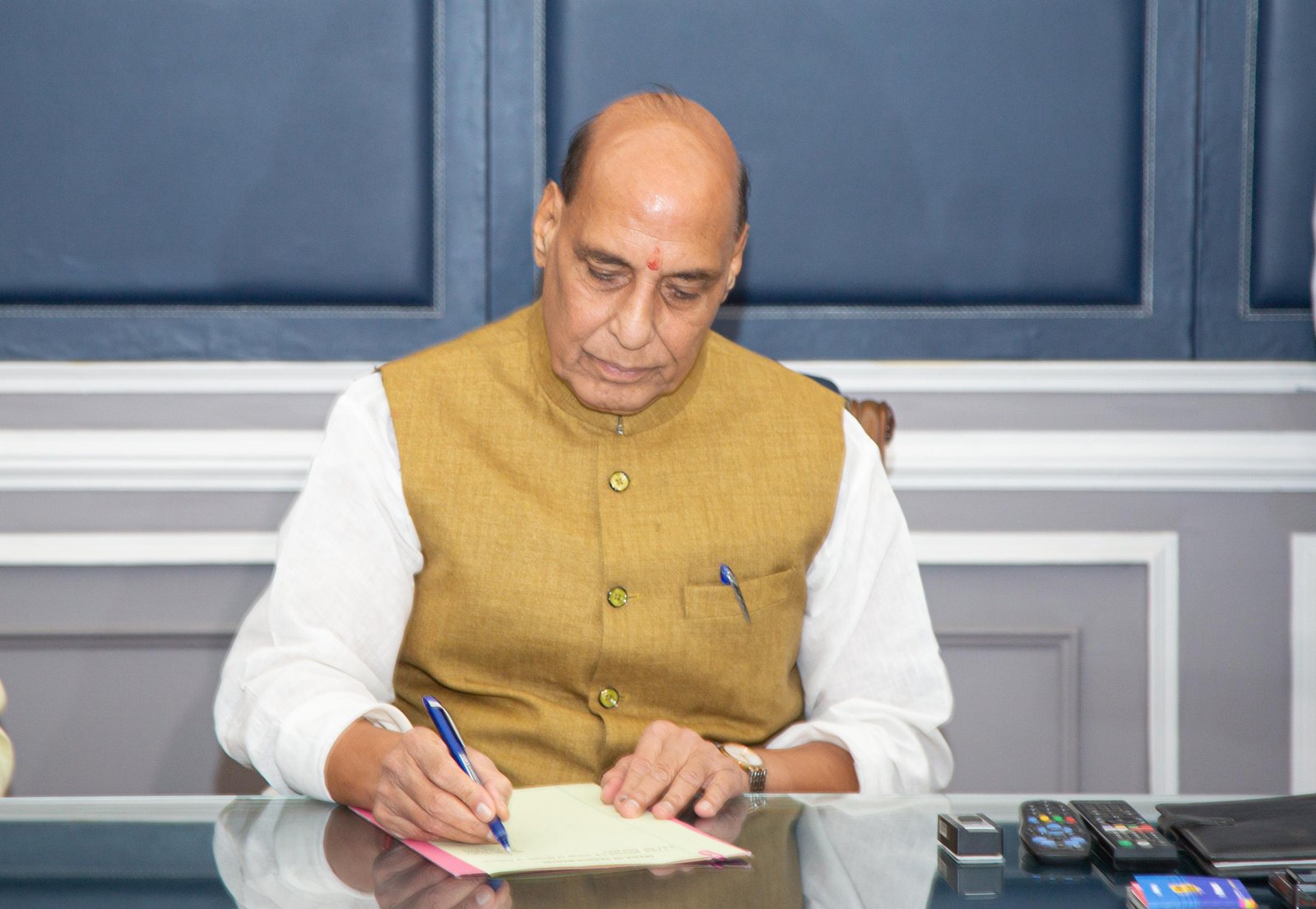 भारत का रक्षा उत्पादन 1.27 लाख करोड रुपए के रिकार्ड स्तर पर पहुंचा