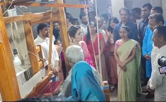 बेटे की शादी के लिए नीता अंबानी ने दिया है खास बनारसी साड़ी का ऑर्डर