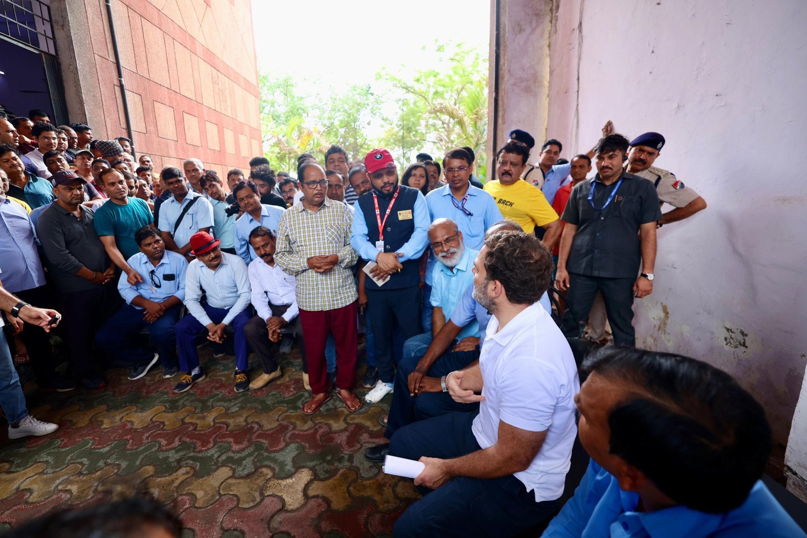 “अपनी छवि चमकाने के लिए रेलवे की छवि बिगाड़ रहे हैं राहुल गांधी” : रेलवे