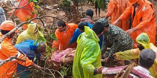 केरल में भूस्खलन में 84 लोगों की मौत , 70 घायल